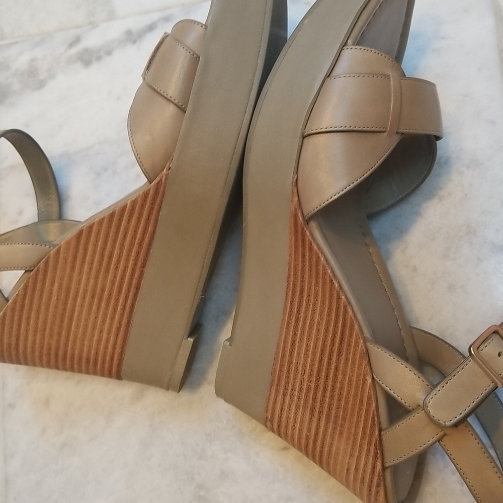 Cole Haan Paley Wedge Sandals Summer Khakis Size 9.5 B - Picture 6 of 8